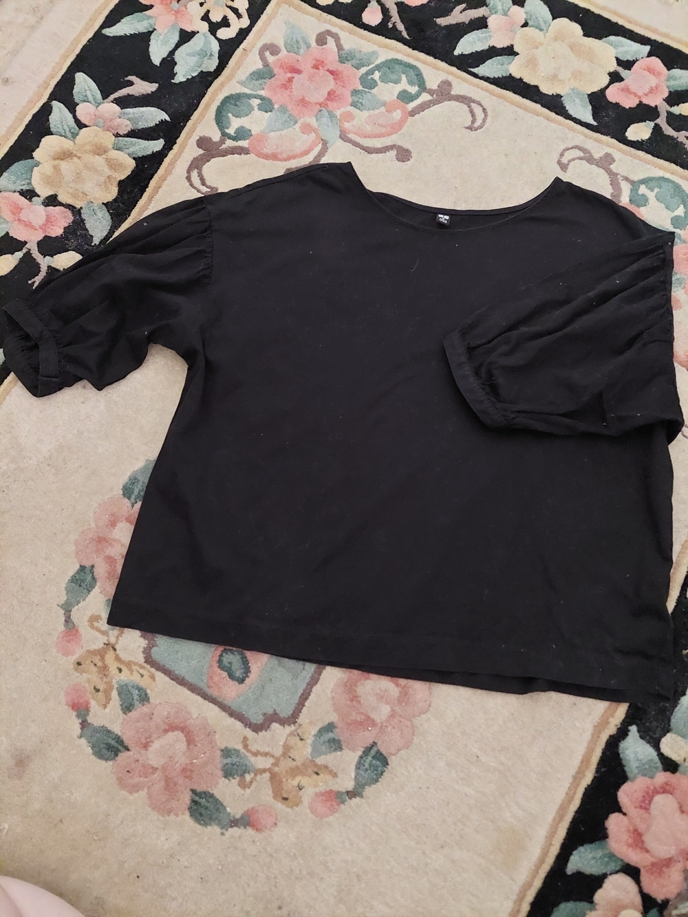 Uniqlo Black Puff Sleeve Tee